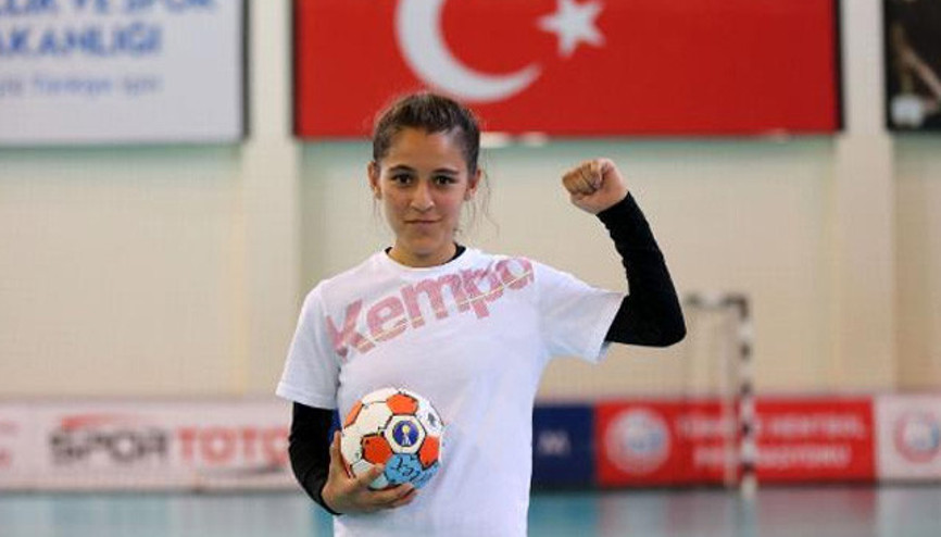 Merve Akpınar kimdir, kaç yaşında İşte sosyal medyada TT olan Merve Akpınarın hayat hikayesi