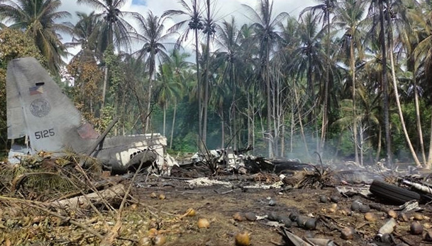Filipinlerde düşen askeri uçağın kara kutusu bulundu