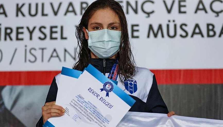 Milli yüzücü Merve Tuncel, Avrupa Gençler Şampiyonasında rekor kırdı