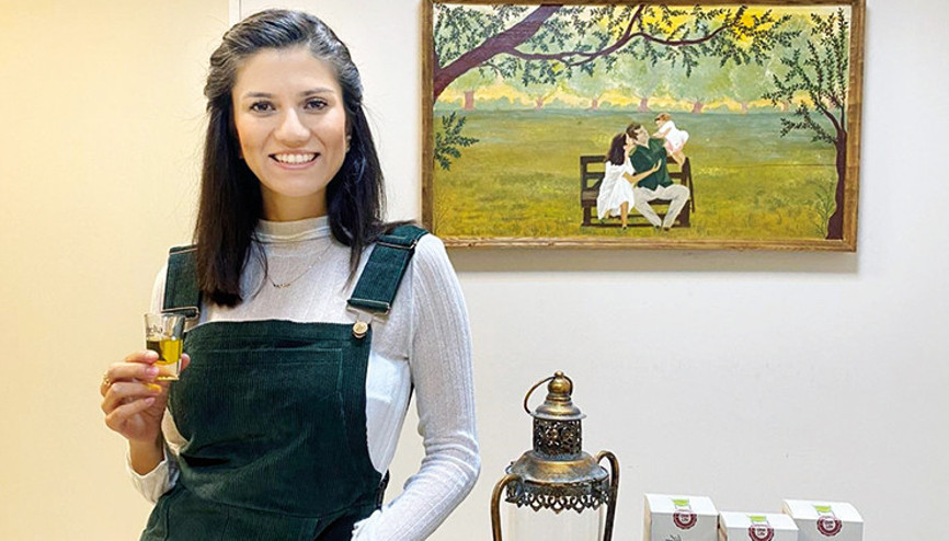 Defneyle zeytin ağacı buluştu Defneyle zeytin ağacı buluştu