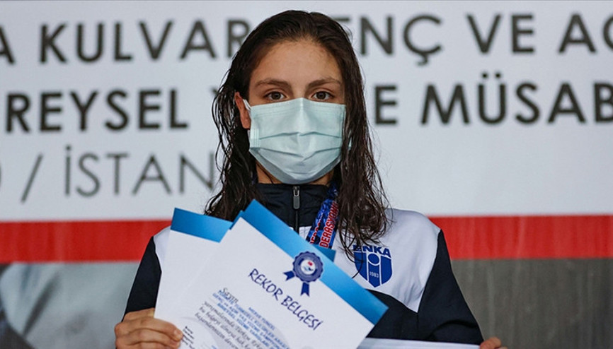 Milli yüzücü Merve Tuncel rekorla Avrupa şampiyonu oldu
