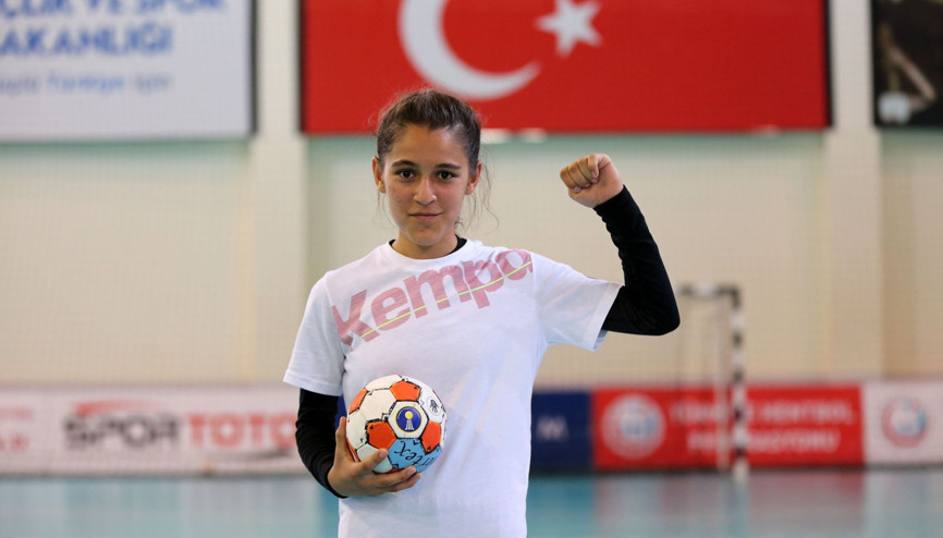 Merve yüzde 100 burslu okuyacak