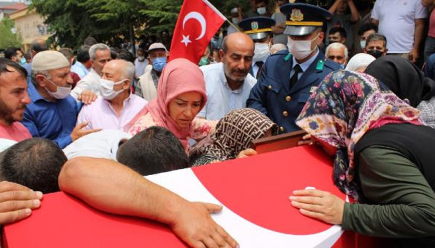 Piyade Astsubay Çavuş Cihan Çiftçibaşı gözyaşlarıyla son yolculuğuna uğurlandı