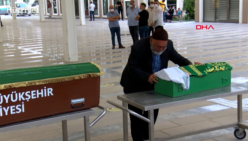 Annesi tarafından öldürülen anne ve iki çocuğu toprağa verildi