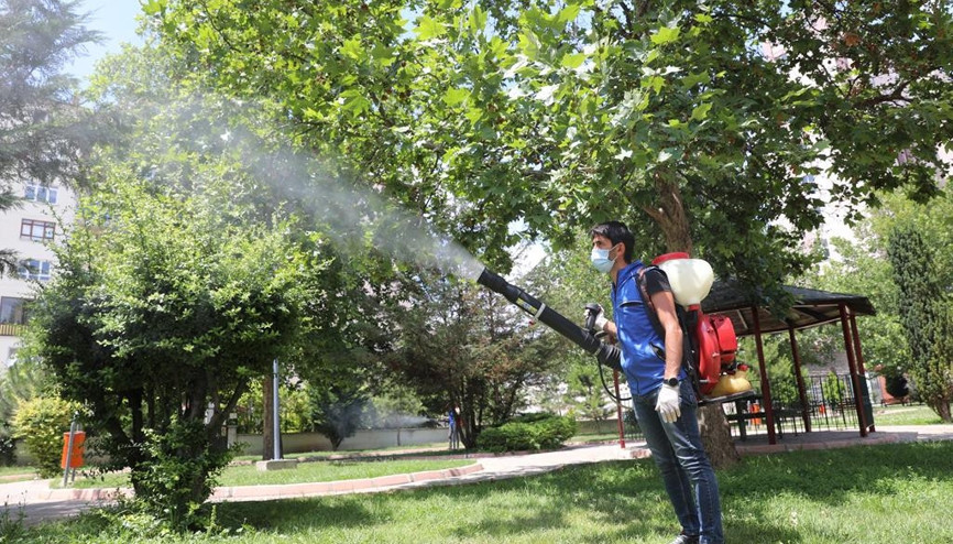 Etimesgut’ta ilaçlama devam ediyor