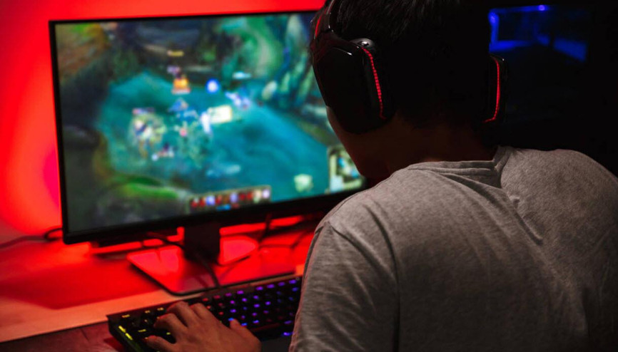 Çevrimiçi oyun karakterini ele geçirmek suç