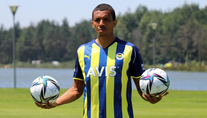 Fenerbahçede Luiz Gustavodan itiraf Geçen sezon çok gol yedik, bu sezon şampiyon olmak zorundayız...