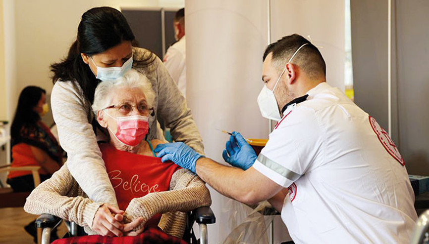 İsrail üçüncü doza başladı