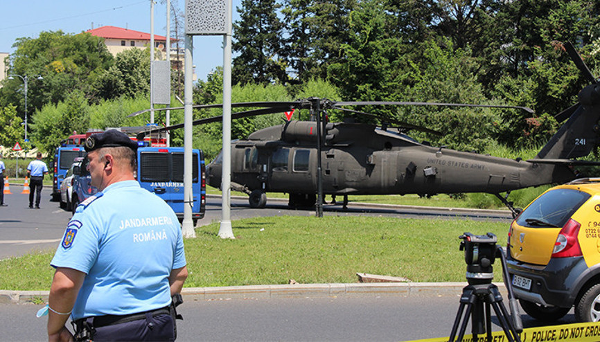 Görenler şoke oldu... Helikopter caddenin ortasına indi