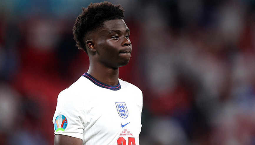 Bukayo Saka, EURO 2020 finali sonrası maruz kaldığı ırkçı saldırılara cevap verdi Bukayo Saka, EURO 2020 finali sonrası maruz kaldığı ırkçı saldırılara cevap verdi