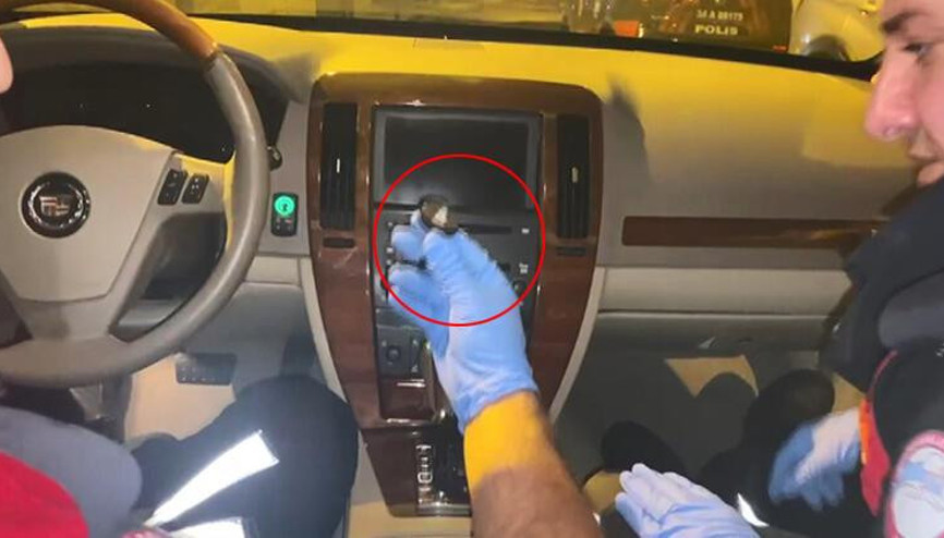 Beşiktaşta zırhlı otomobilin gizli bölmesinde uyuşturucu ve silah çıktı