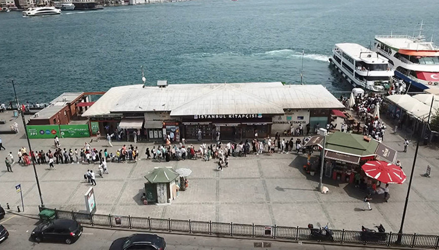 İstanbullular Adalara akın etti, vapur iskeleleri doldu taştı