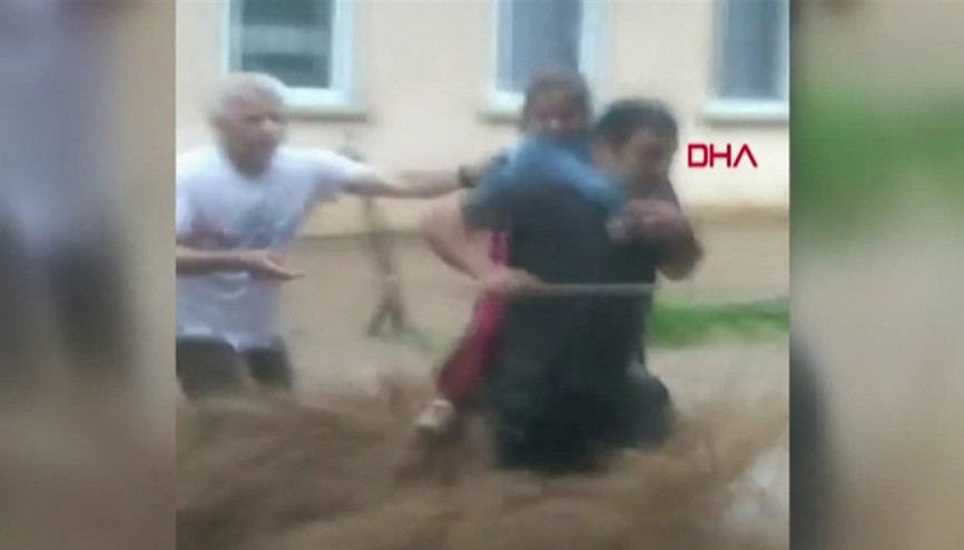 Rizedeki sel felaketinden çarpıcı görüntüler