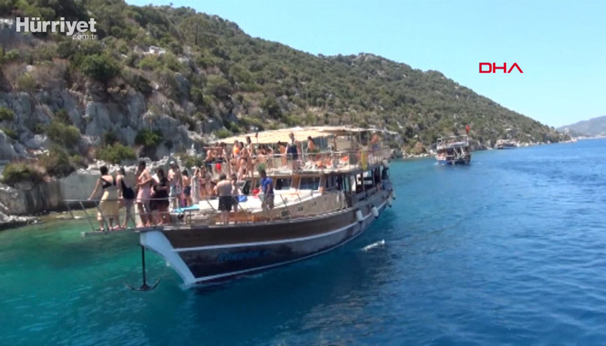 Kekova eski günlerine döndü, turist akınına uğradı