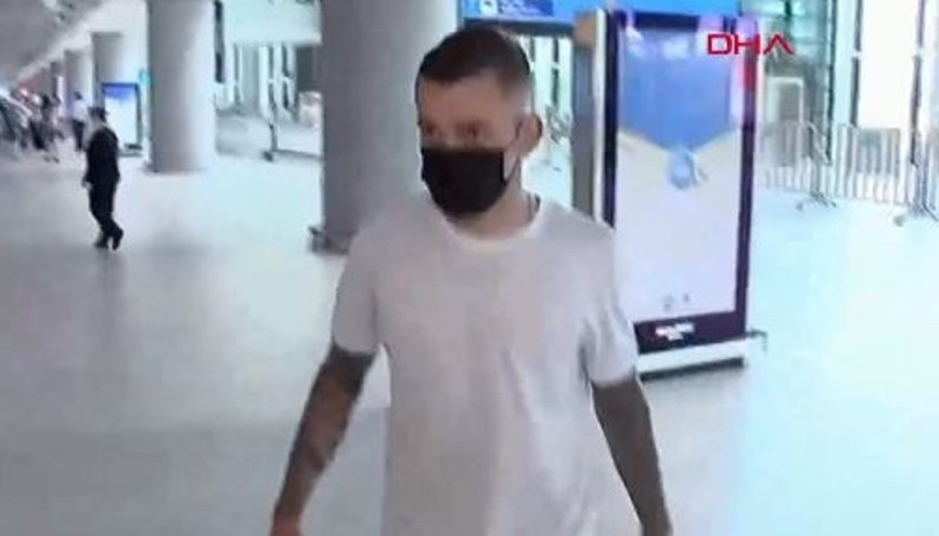 Son dakika: Galatasarayın yeni transferi Alexandru Cicaldau, İstanbula geldi