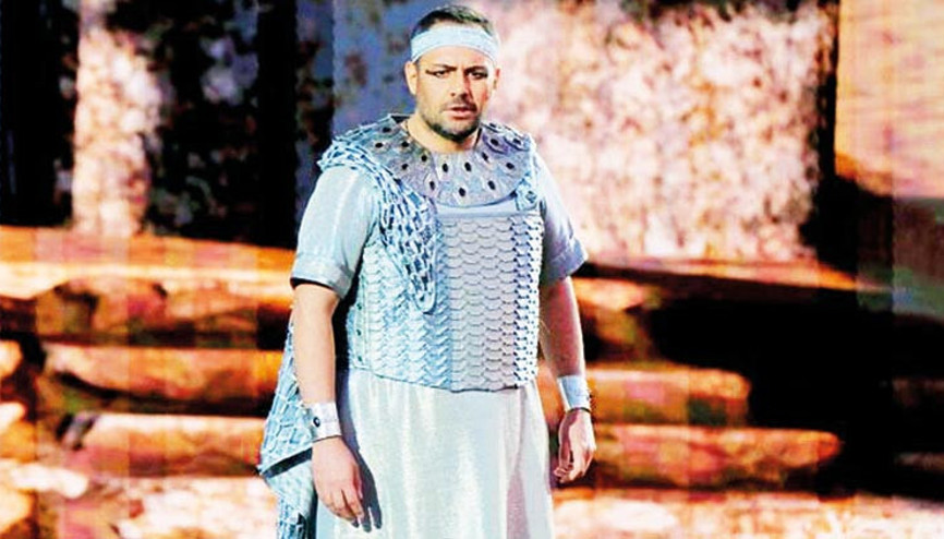 Orkestra greve gitti... ‘Arena’da tek başına kaldı