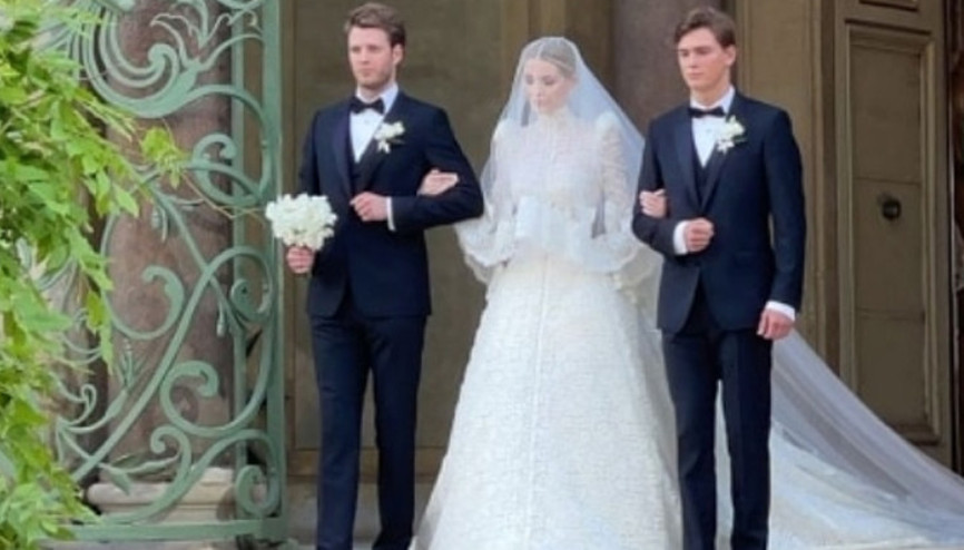 Prenses Diananın yeğeni Kitty Spencer, babası Charles Spencerdan 5 yaş büyük milyarderle evlendi: Kızının düğününe bile gitmedi Prenses Diananın yeğeni Kitty Spencer, babası Charles Spencerdan 5 yaş büyük milyarderle evlendi: Kızının düğününe bile gitmedi