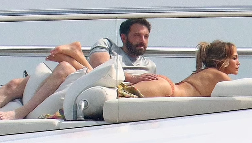 Jennifer Lopez ve Ben Affleck 17 yılın acısını çıkarıyor: Yeni yaşı şerefine