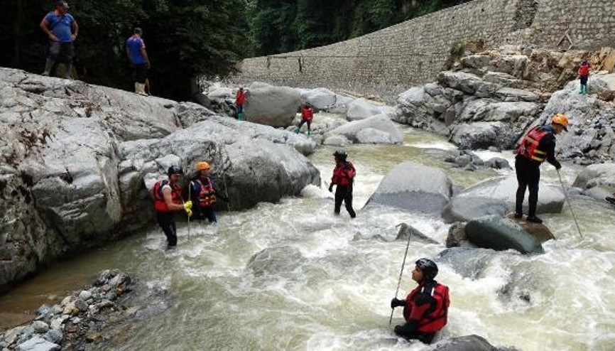 Rize ve Artvin’de selin izleri siliniyor, kayıp 3 kişi aranıyor