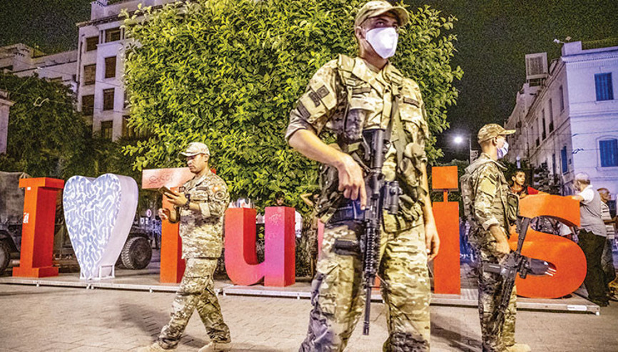 Tunus’ta halk iradesine darbe