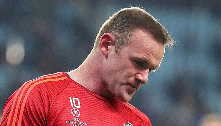 Wayne Rooney, oyuncusu Jason Knightı sakatladı İdmanda çarpışma...