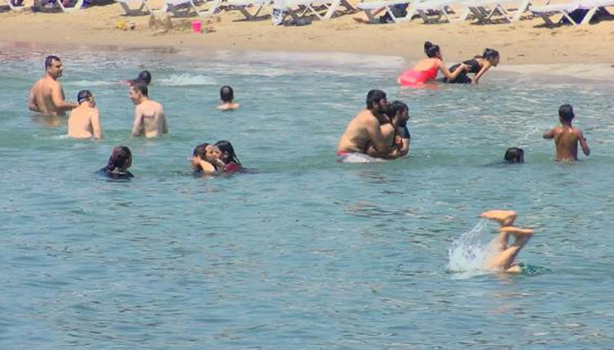 Sıcak havadan bunalanlar Caddebostana akın etti