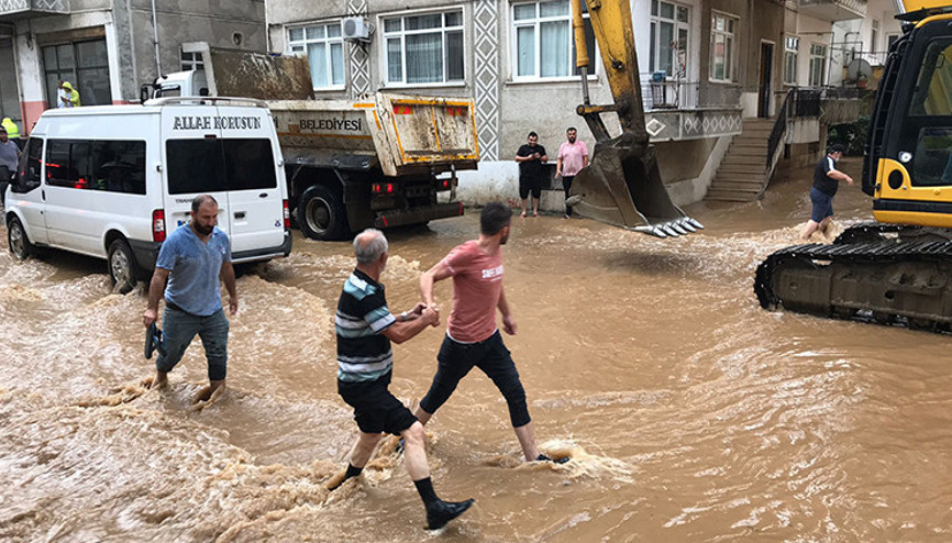 Son dakika... Meteoroloji, Doğu Karadeniz için yağış uyarısı yapmıştı Artvin Arhavi ilçesinde iki mahalle sular altında