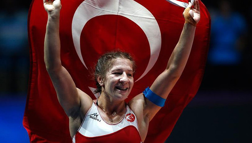 Güreşte Yasemin Adar çeyrek finale çıktı