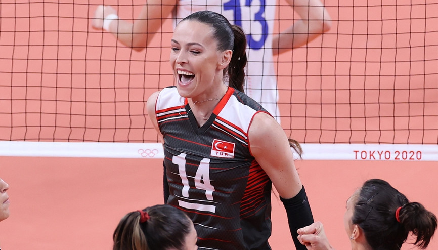 A Milli Kadın Voleybol Takımı Kaptanı Eda Erdem Dündar: Aklımız yangınla mücadele eden ülkemizde...