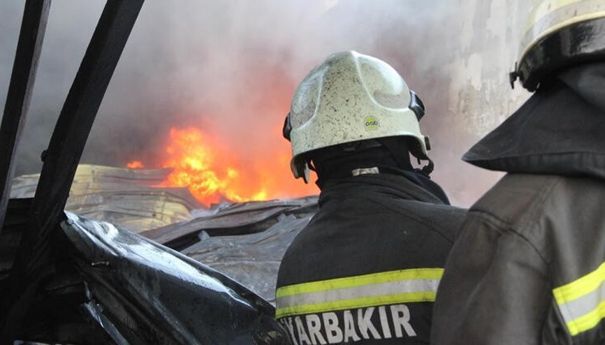 Katı atık yağ deposunda çıkan yangın, korkuya neden oldu