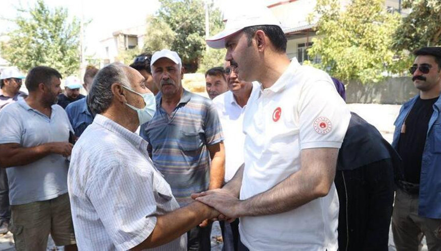 Çevre ve Şehircilik Bakanı Kurum, yangından etkilenen bölgeleri inceledi