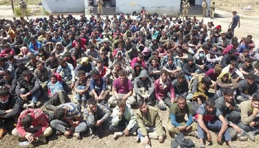 Vanda kullandığı TIRda 300 kaçak göçmen yakalanan şoför tutuklandı