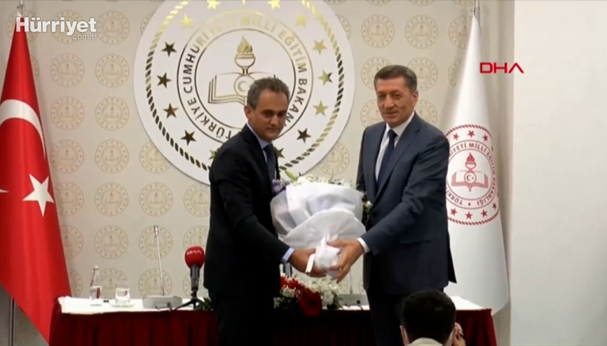 Milli Eğitim Bakanı Ziya Selçuk görevini Prof. Dr. Mahmut Özere devretti