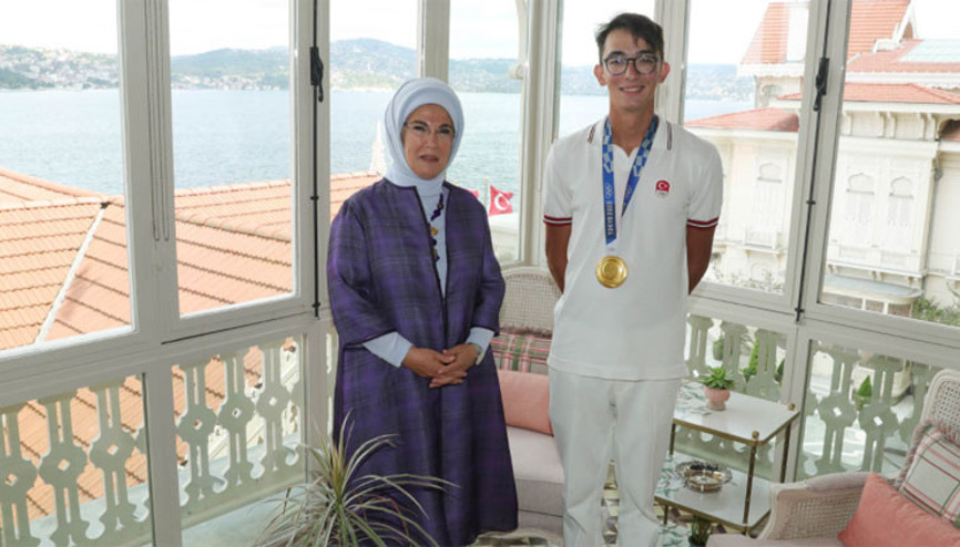 Emine Erdoğan, olimpiyat şampiyonu milli okçu Mete Gazozu kabul etti