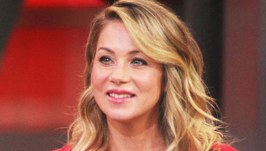 Meme kanserini yenen Christina Applegate, MS hastası olduğunu açıkladı