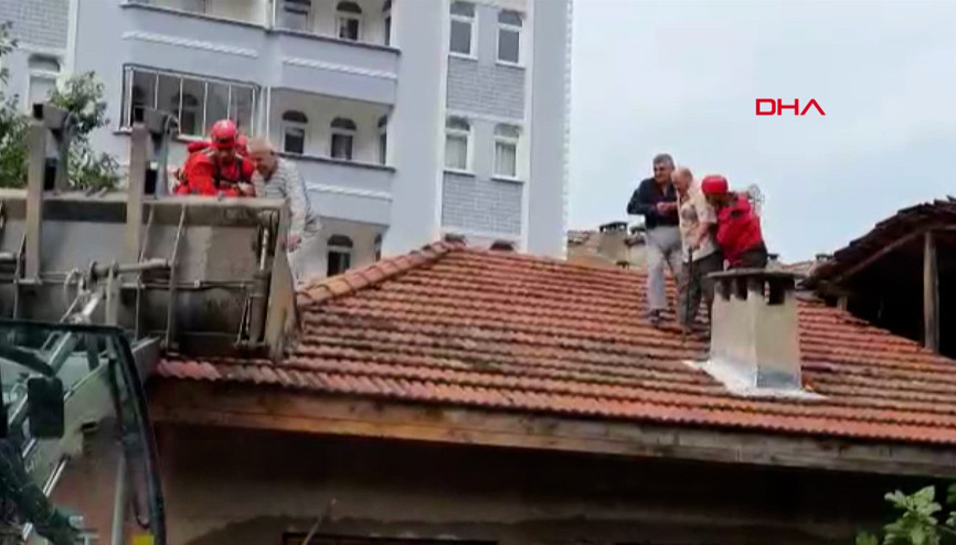 Kastamonu Bozkurt ilçesinde vatandaşları tahliye çalışmaları devam ediyor