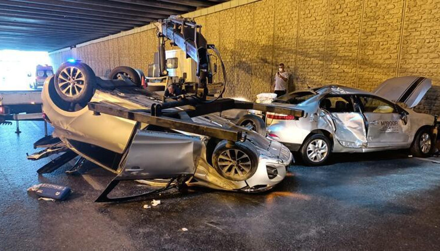 Fatihte alt geçitte otomobil takla attı: 4 yaralı