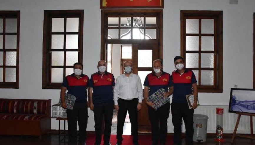 Manavgattan dönen itfaiye personeline teşekkür belgesi