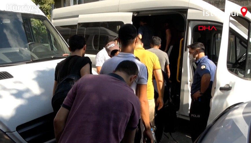 Sultangazide bir minibüs dolusu kaçak göçmen yakalandı