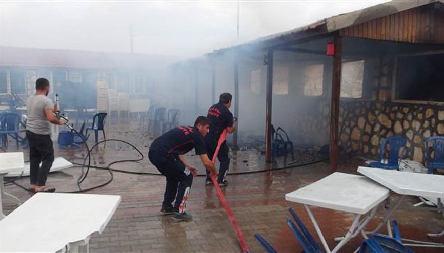 Ünlü türkücünün düğün salonunda yangın çıktı