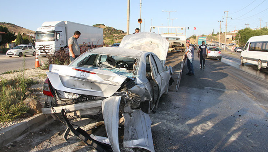 Manisada zincirleme kaza 3ü engelli 5 yaralı