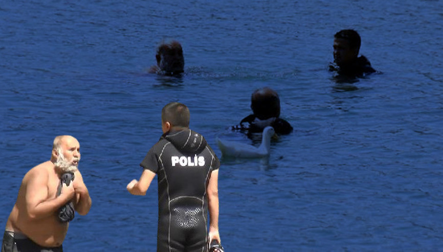 Baraj kapaklarının önünde yüzünce polisler harekete geçti Yüzüyorum, neden karışıyorsunuz