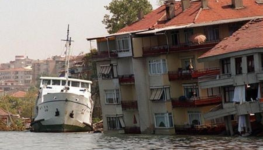 17 Ağustos Depreminde hayatını kaybedenler anılıyor-  İşte17 Ağustos Marmara depreminde yaşananlar