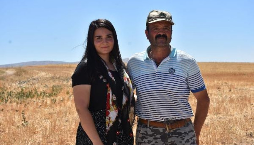 Üniversiteli Nursel, çiftçi ailesine hibe desteğiyle yardım etti