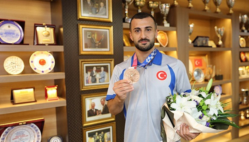 Milli karateci Uğur Aktaş: Kas yırtığına rağmen bronz madalya kazandım... Milli karateci Uğur Aktaş: Kas yırtığına rağmen bronz madalya kazandım...