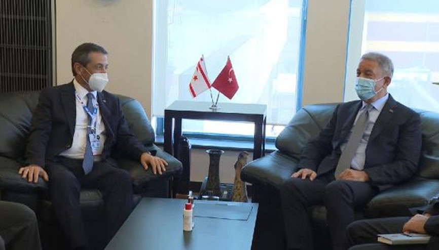 Bakan Akar, KKTC Dışişleri Bakanı Ertuğruloğlu ile görüştü