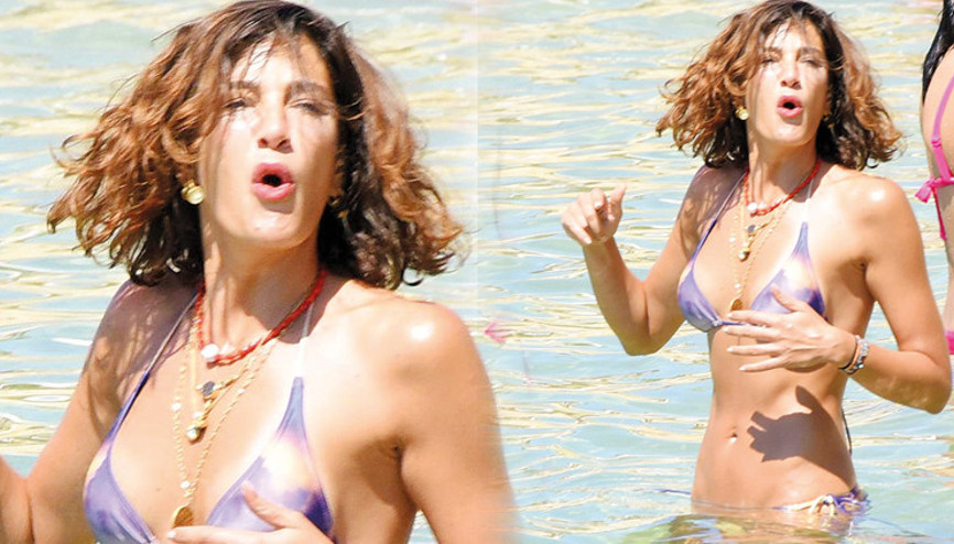 Berrak Tüzünataçın Çeşme tatili