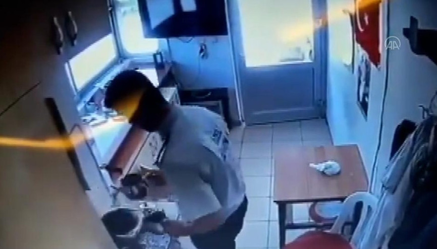 Sokak köpeğinin üzerine kaynar suyu böyle döktü