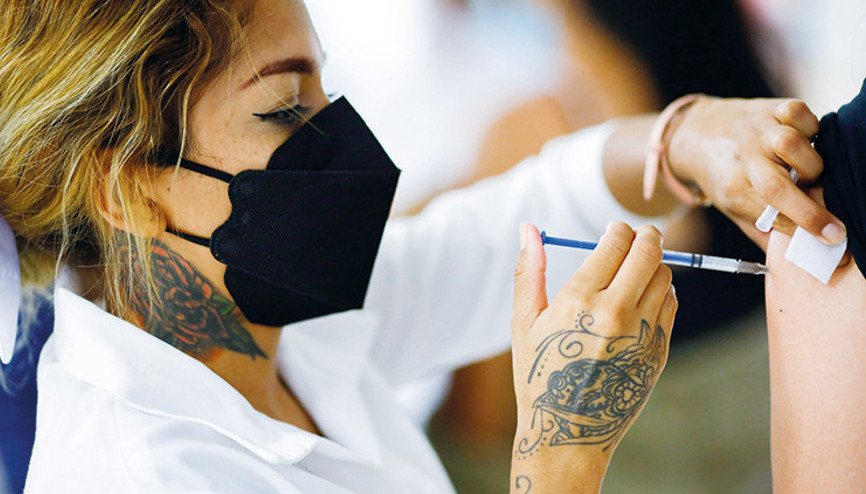 Aşıların etkinliği aydan aya azalıyor