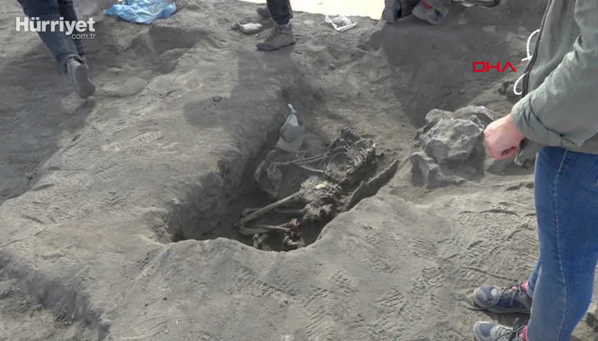 Eskişehirde 5 bin yıllık küp mezarlarda çocuk iskeletleri bulundu